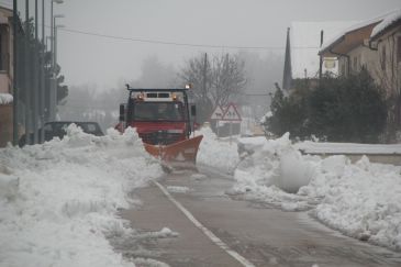 La labor de los equipos de vialidad invernal reduce de 50 a 30 el número de núcleos aislados por la nieve en la provincia de Teruel