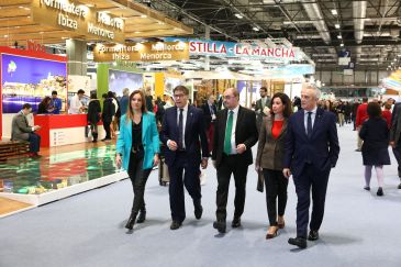 Lambán asegura en Fitur que el turismo de interior tiene más recorrido que el de playa