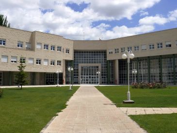 La Universidad suspende por el Covid-19 sus actividades culturales, entre otras el homenaje en el Campus de Teruel a Gonzalo Borrás