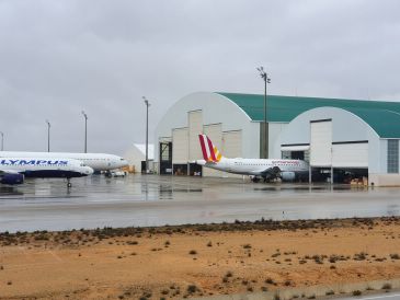 Tarmac Aragón habilita espacio para aparcar 25 aeronaves más en el Aeropuerto de Teruel