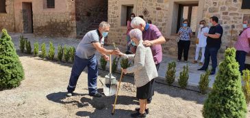 Los pueblos de Teruel se suman en bloque al homenaje aragonés a los muertos por el Covid-19