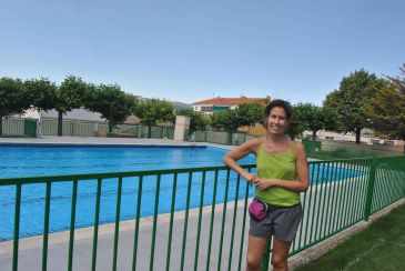 Marta Gómez, educadora infantil de Calamocha: “Lo que peor lleva la gente en la piscina es tomar el sol con la mascarilla puesta”