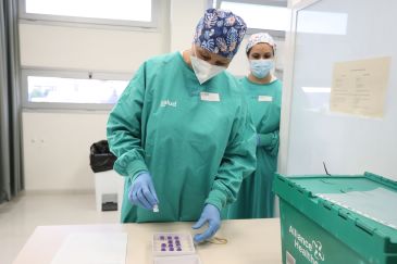 La vacunación contra la Covid-19 en Teruel comienza con dos horas de retraso por problemas en la temperatura de conservación durante el transporte