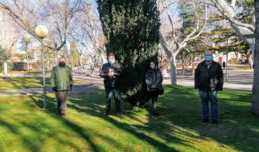 Una guía explica la historia del parque de Los Fueros y su botánica