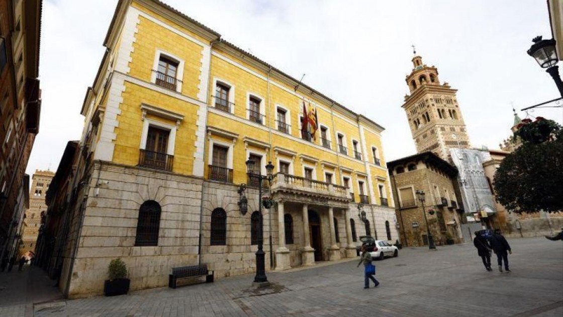 Entra en el Ayuntamiento de Teruel con un cuchillo y amenaza con autolesionarse si no es recibido por la alcaldesa
