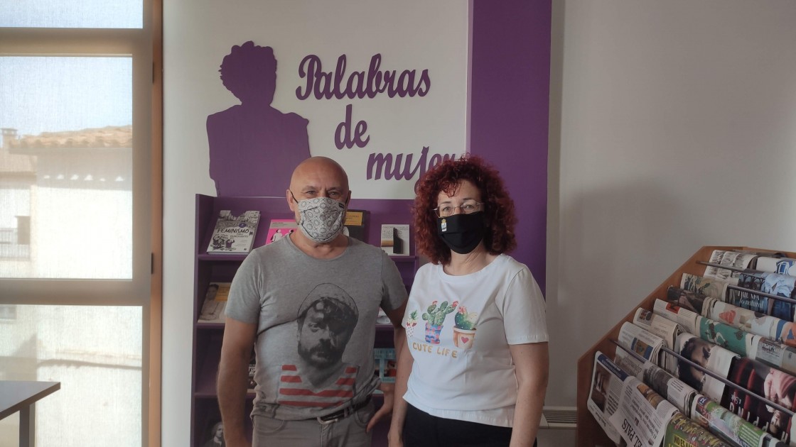 La biblioteca Juan Martín Sauras de Andorra tiene un Punto Violeta que visualiza el feminismo y a autoras relevantes