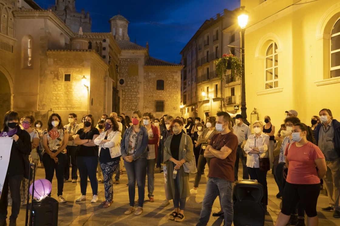 La provincia de Teruel se suma a la condena de los asesinatos machistas