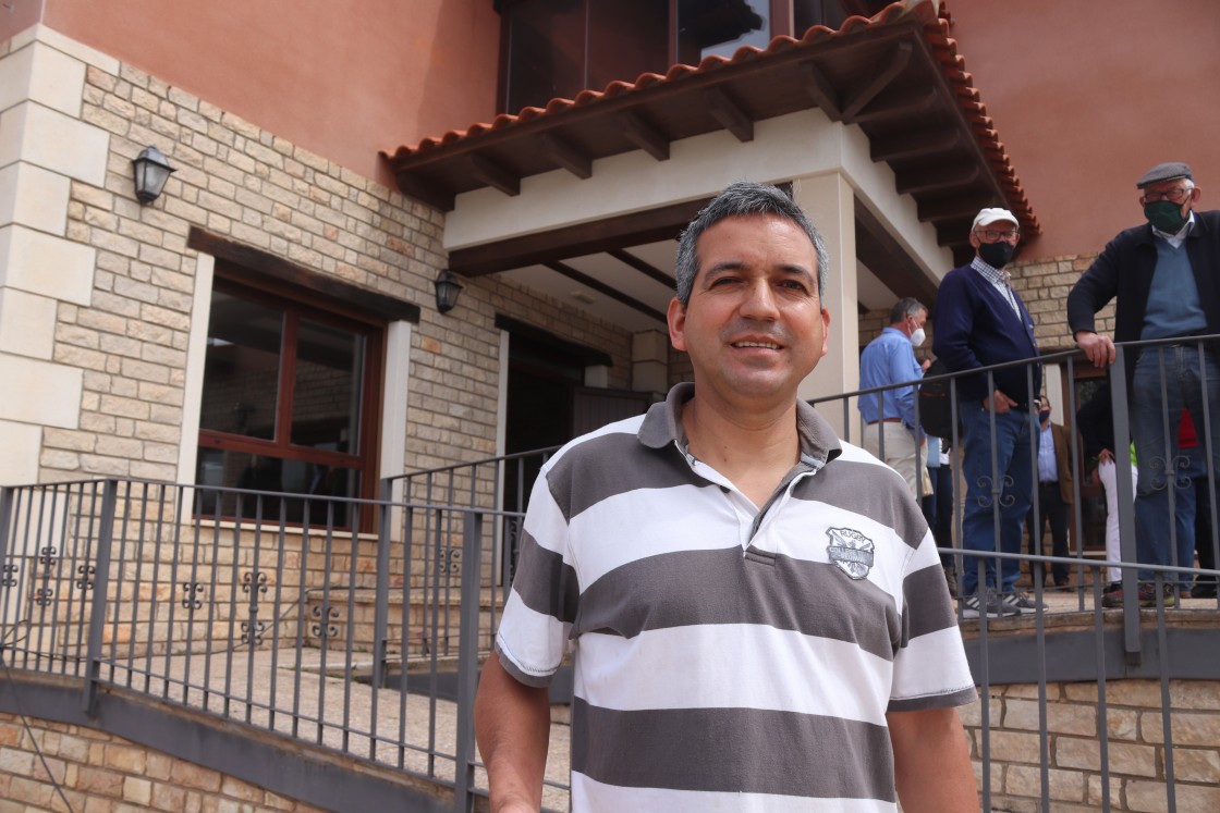 Gustavo Santamaría, gerente del bar, restaurante y multiservicio de El Pobo: “Ser emprendedor es tener un objetivo claro y trabajar para llevarlo a la realidad”