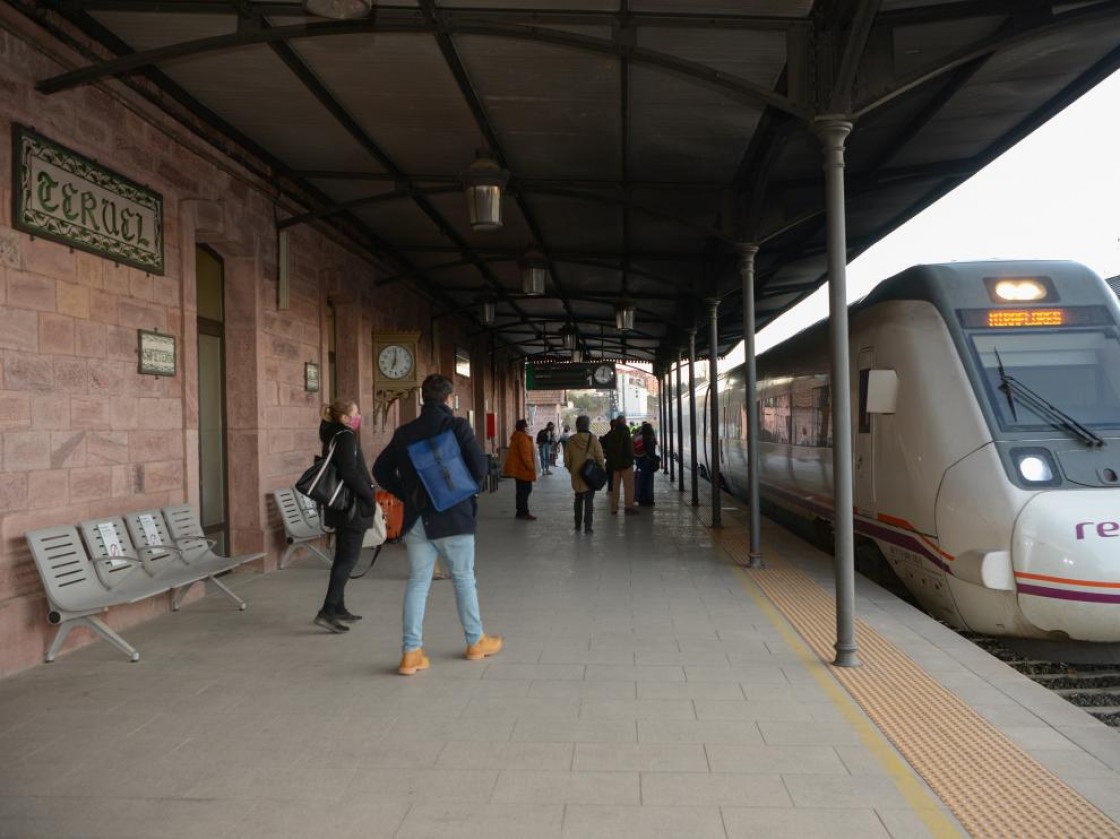 Los trenes que financia Aragón continuarán unos días más a partir del 1 de julio a la espera de las negociaciones con el Gobierno central