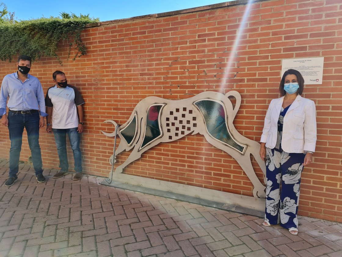El Ayuntamiento de Teruel coloca las imágenes de cuatro toros ensogados en el recorrido que realizan de madrugada entre la Plaza de Toros y la Nevera