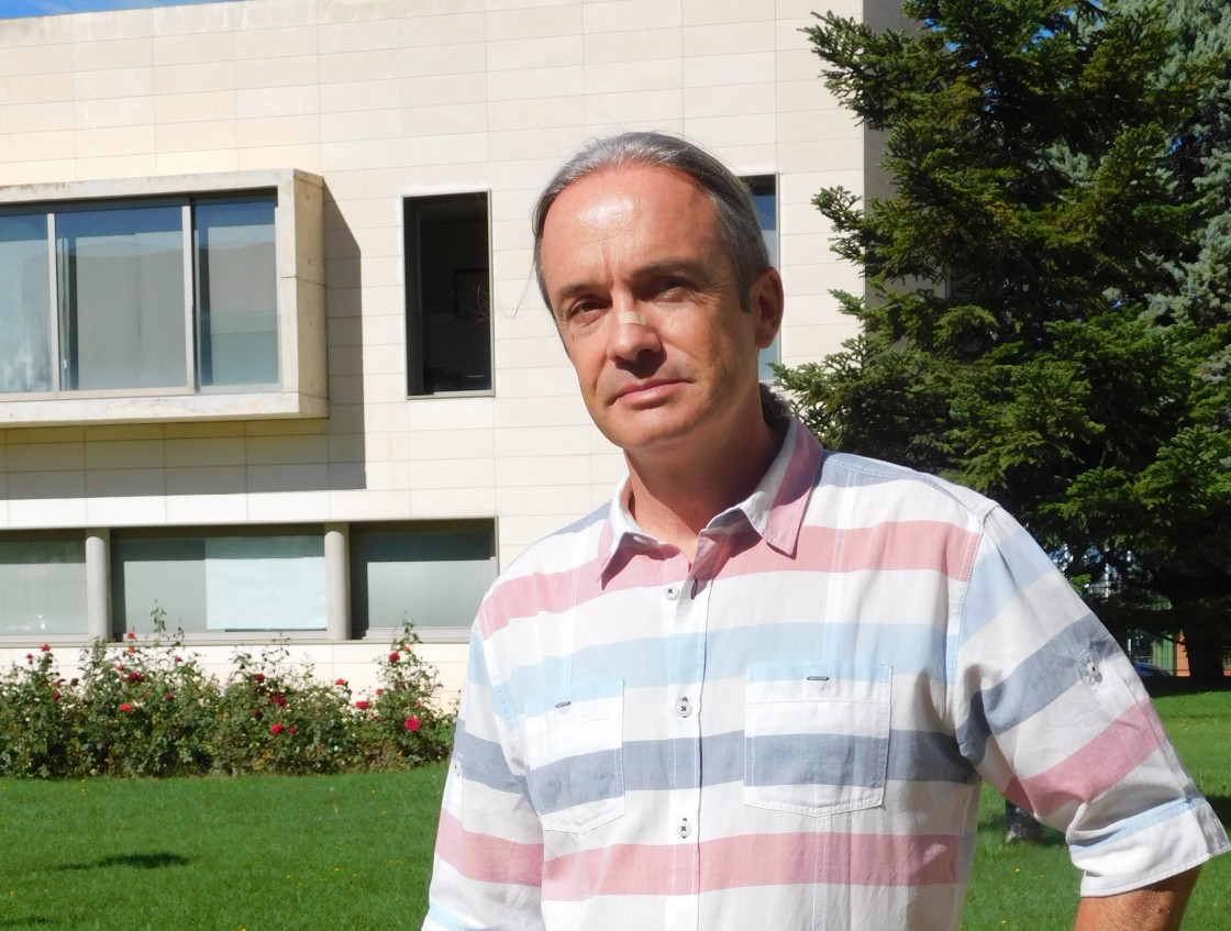 Carlos Briones, científico titular del Centro de Astrobiología: “Las posibilidades químicas de la formación de vidas en el cosmos son muy grandes”