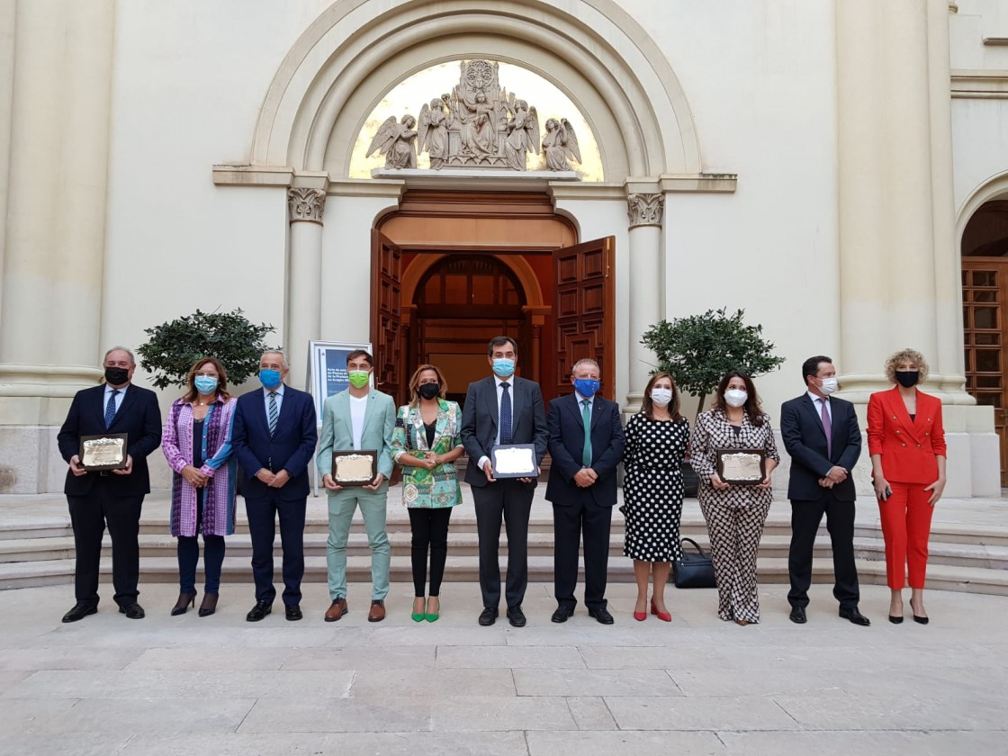 Las placas al Mérito de Protección Civil 2020 reconocen la labor de instituciones, organismos y asociaciones para combatir el coronavirus