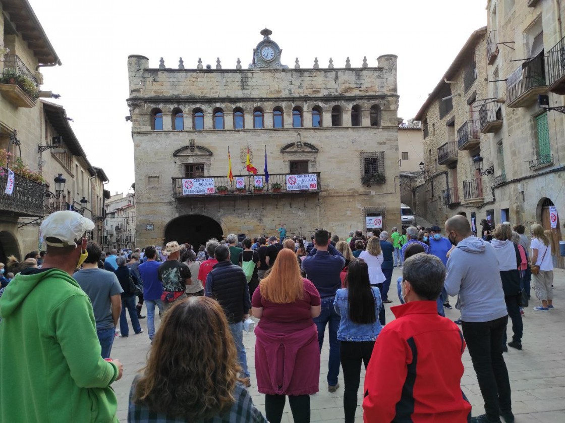 Alcaldes afectados por parques eólicos firman el Pacto por la Defensa del Paisaje