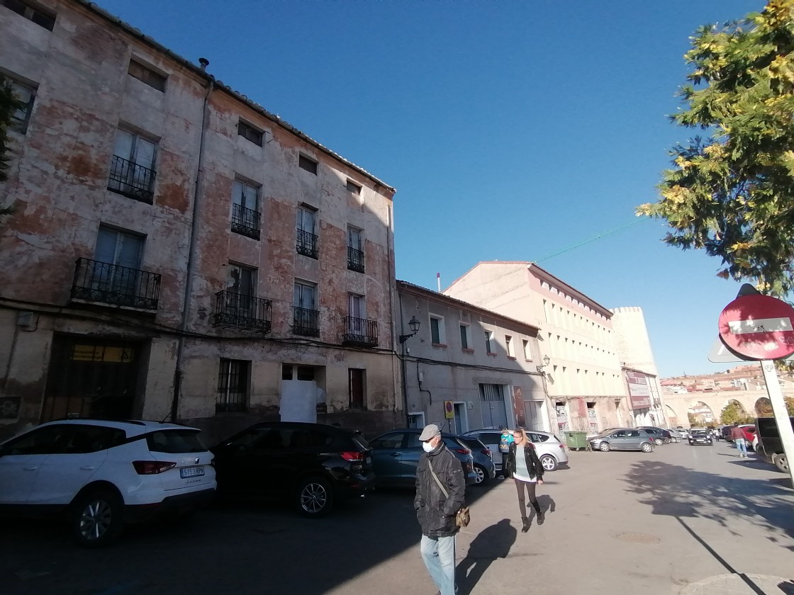 El Ayuntamiento de Teruel da un paso firme para adecentar el entorno de la muralla medieval