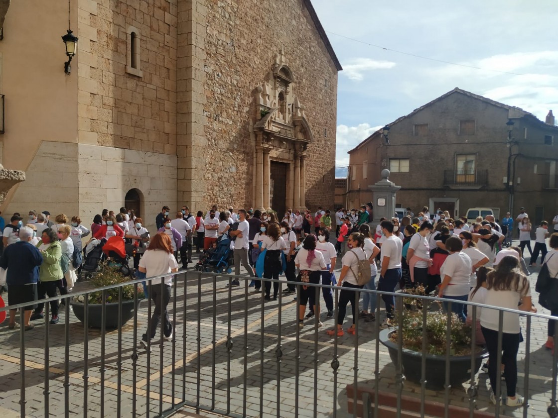 Cerca de 300 personas en la II Marcha contra el Cáncer de Sarrión