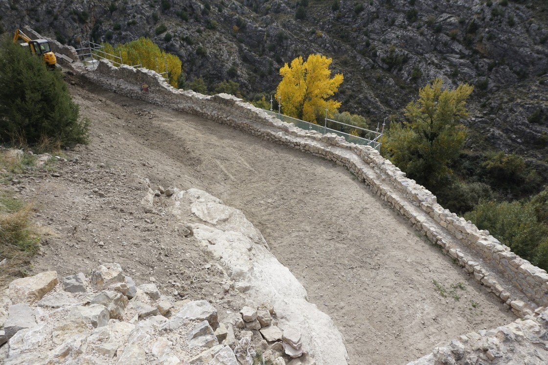La Fundación Santa María finaliza la restauración de un nuevo tramo de la muralla de Albarracín