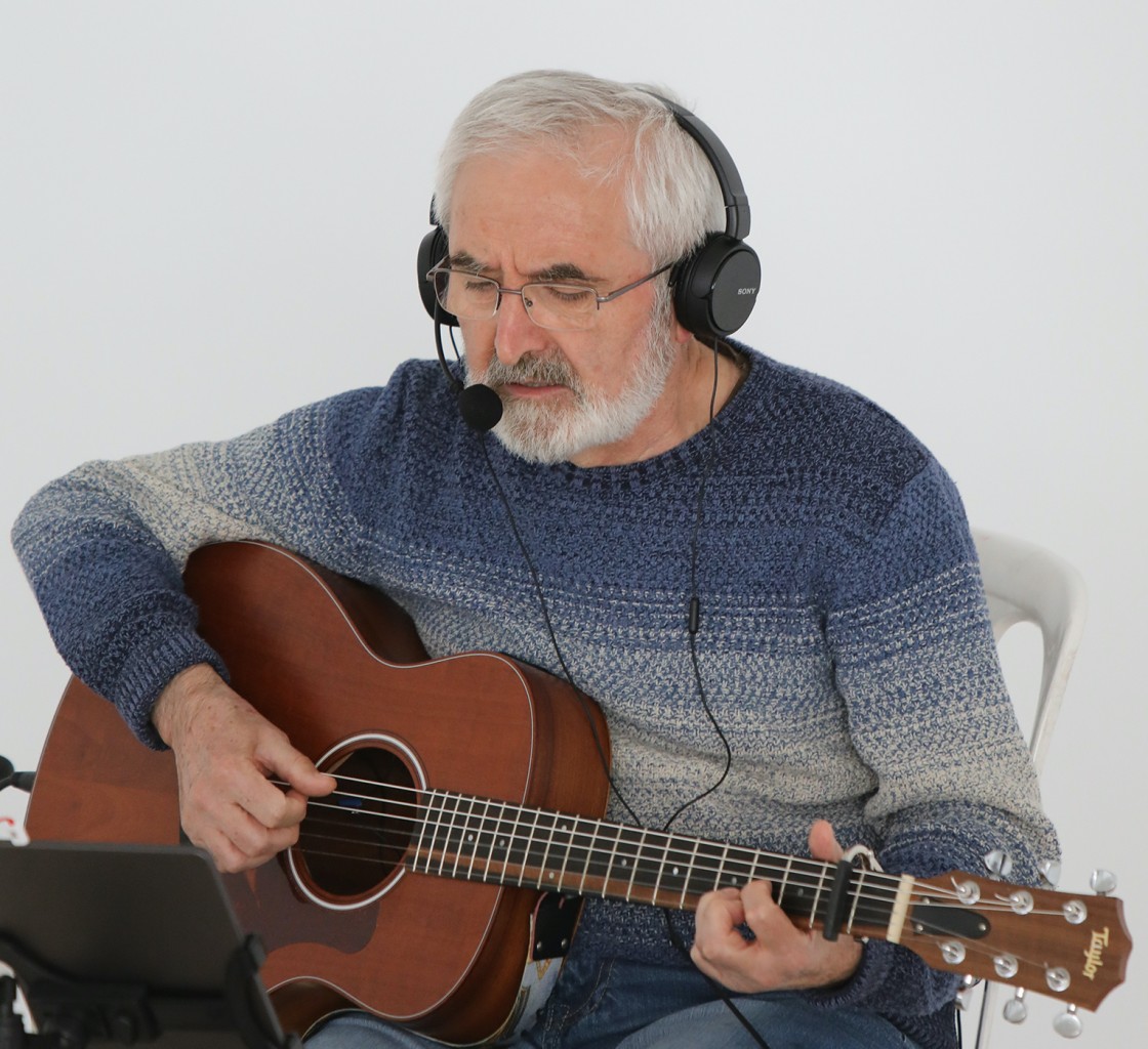 César Mingueza, cantautor: “La música me ha dado la vida y es una de las cosas que me anclan en este mundo”