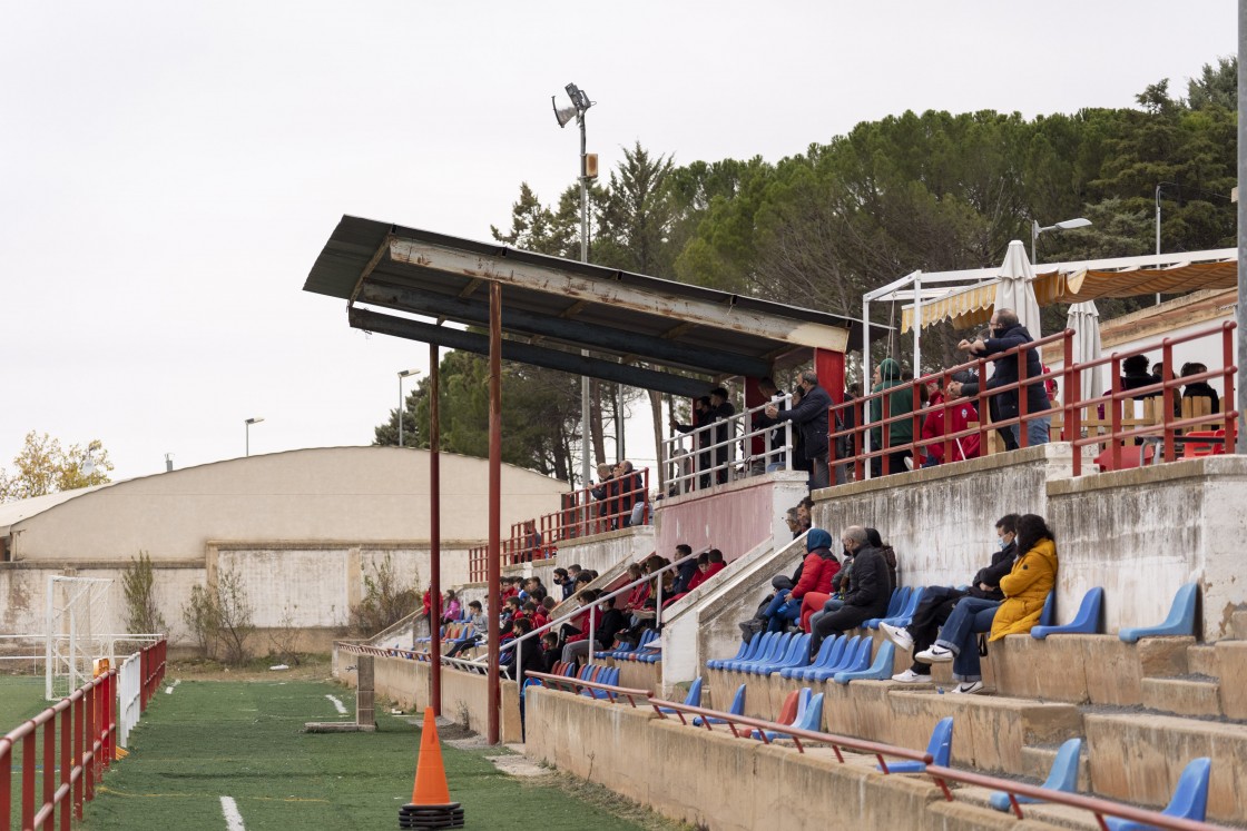 El Ayuntamiento de Teruel cubrirá las gradas del campo de fútbol Luis Milla