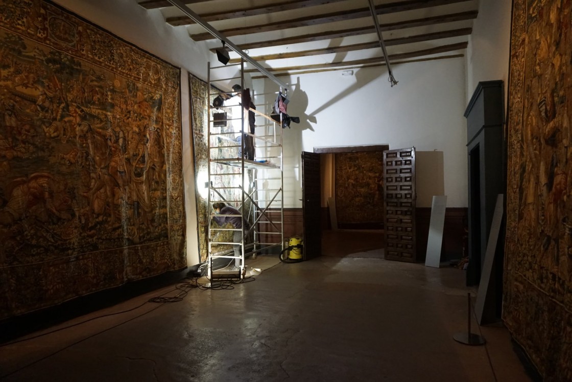 El curso de restauración de Albarracín devuelve la luz a un tapiz del siglo XVI
