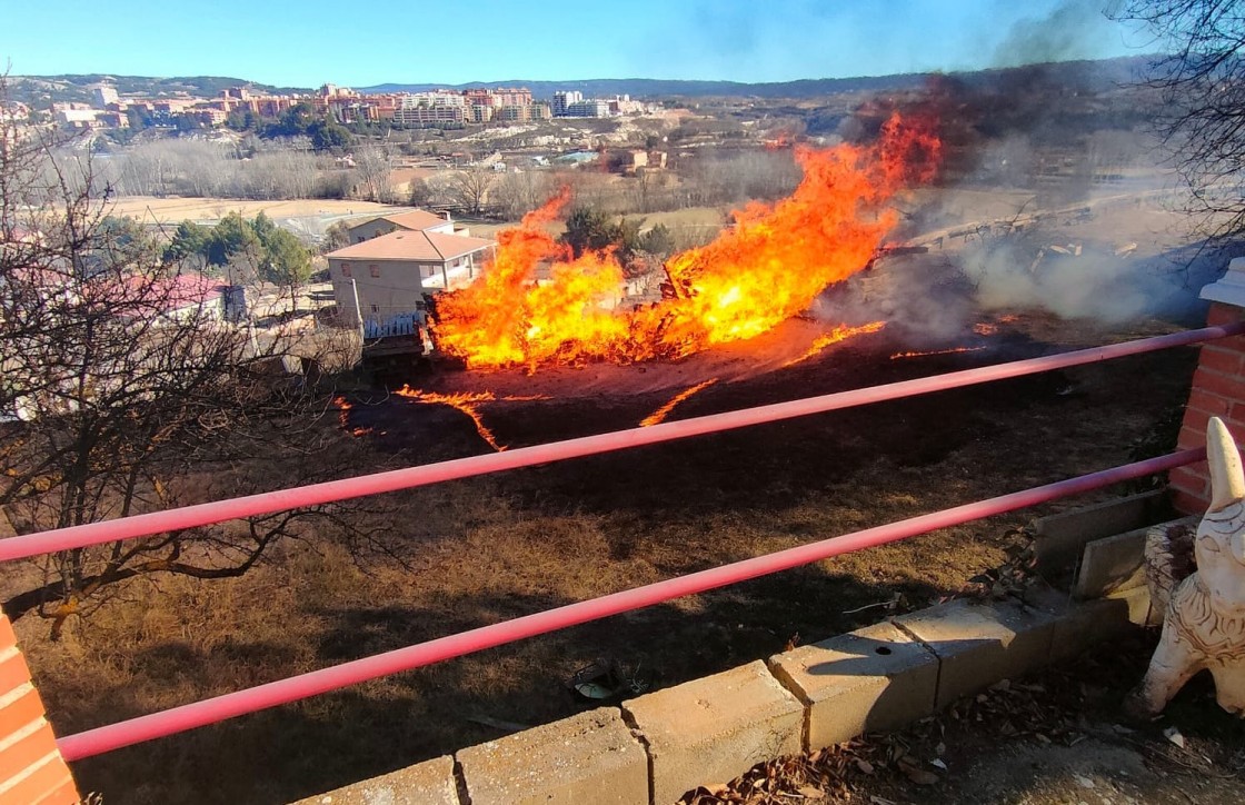 Sofocado un incendio en una zona urbanizada junto a la N-330 en las cercanías de Teruel