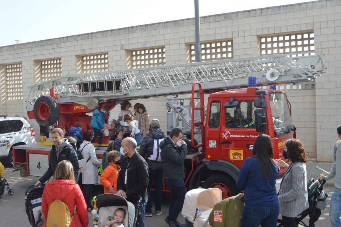 El 112 SOS Aragón despliega efectivos humanos y materiales en Alcañiz en una jornada de acercamiento al ciudadano