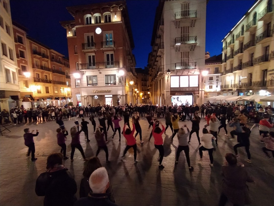 Teruel participa en el ‘flashmob’ para recordar el Día del Niño con Cáncer