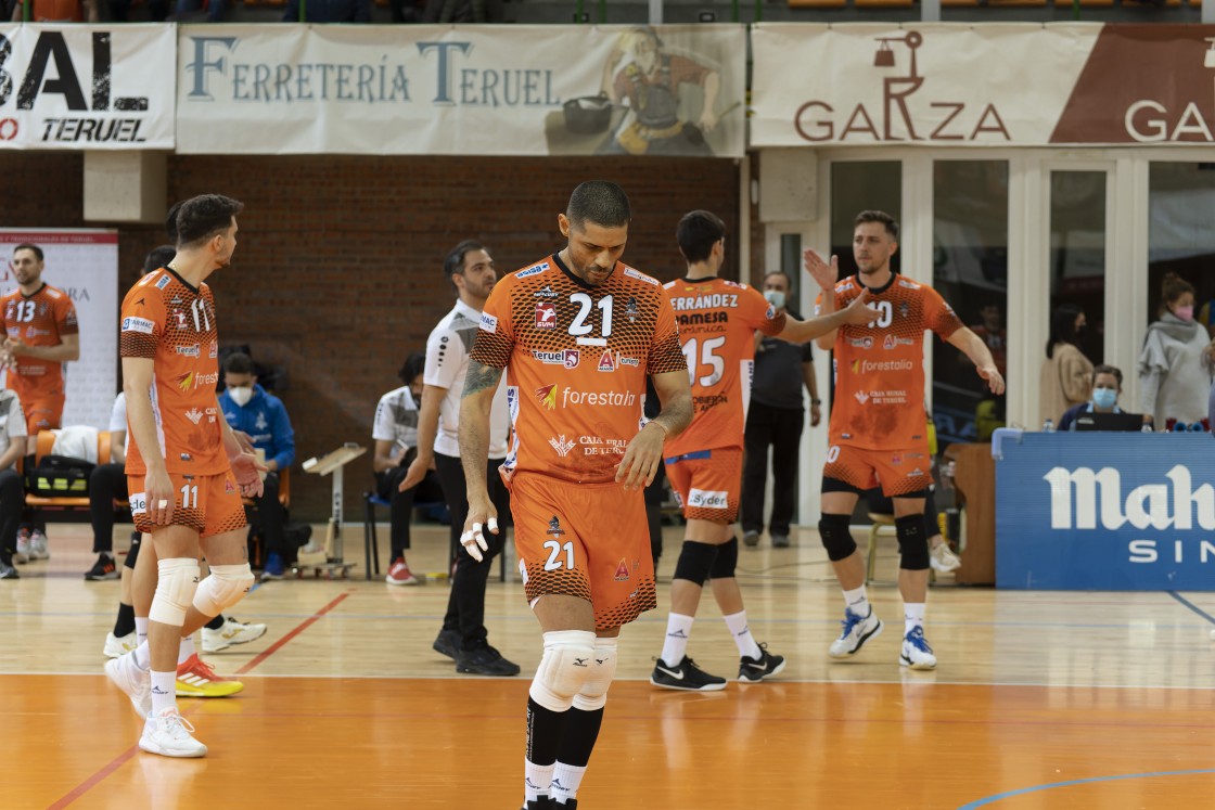 El Club Voleibol Teruel se asegura su plaza en los playoff por el título