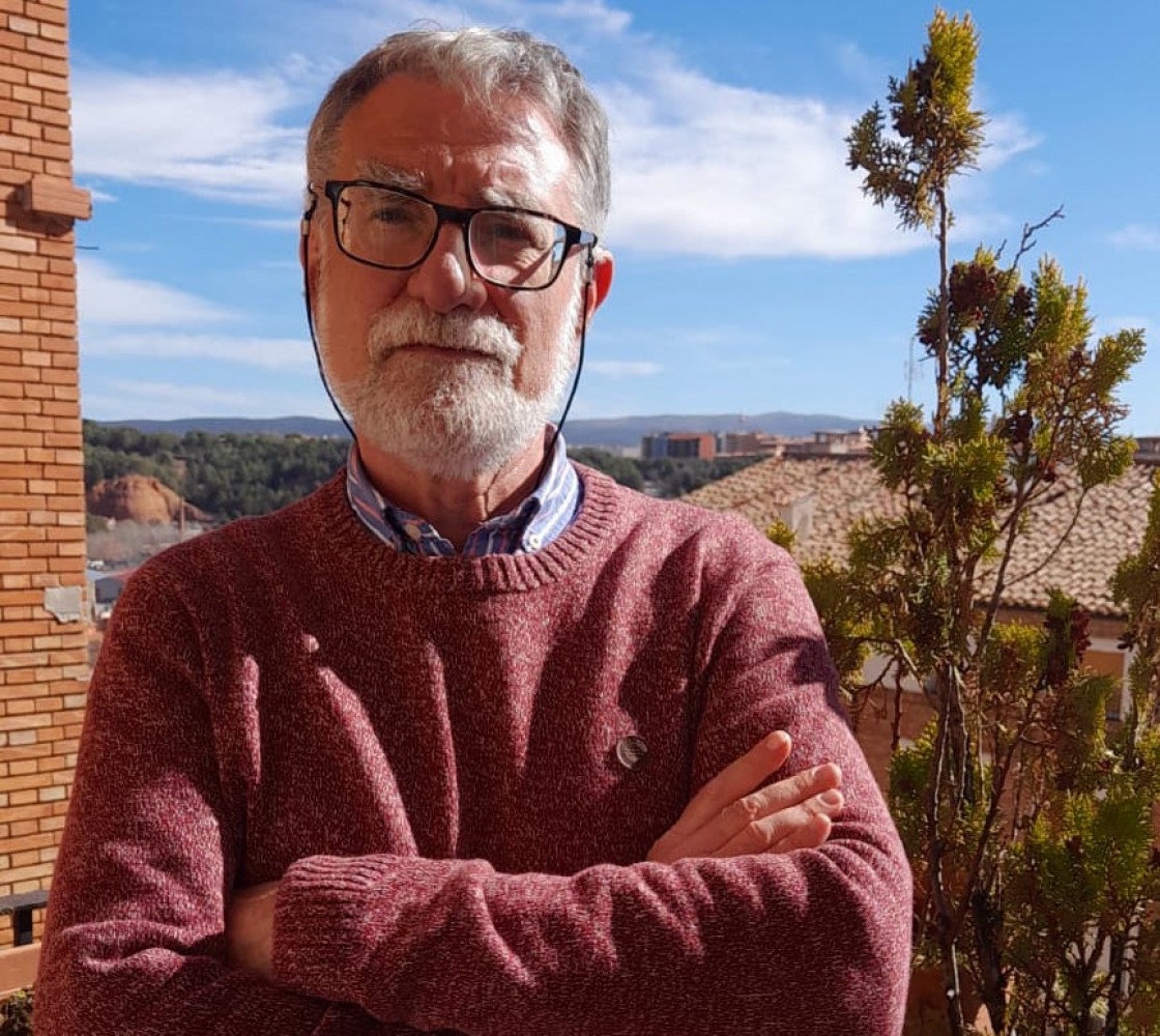 Lluís Rajadell, periodista turolense y escritor: “La ficción la escribo más cómodamente en catalán, porque es la lengua en la que me contaban los cuentos y las narraciones orales