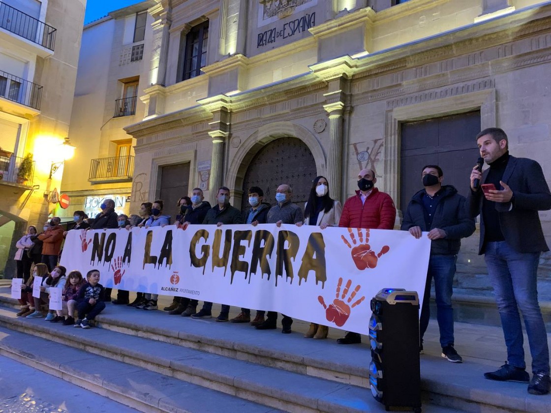 El Bajo Aragón se suma al no a la guerra mientras Teruel tiende su mano a Ucrania