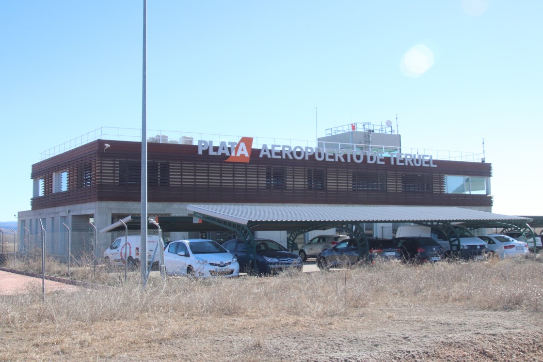 Avanzan los contactos para la instalación en el Aeropuerto de Teruel de una empresa de vuelo con zepelines