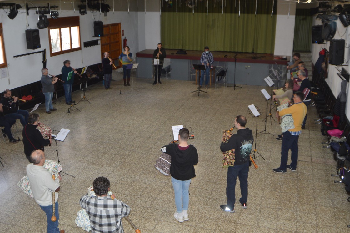 Torrecilla de Alcañiz acoge la primera jornada de convivencia de la gaita de boto en la Tierra Baja