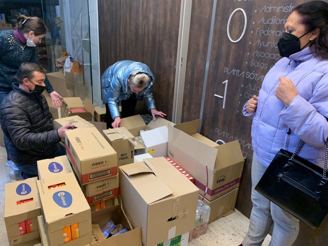 El Ayuntamiento de Camarena de la Sierra dona alimentos para los afectados por la invasión rusa de Ucrania