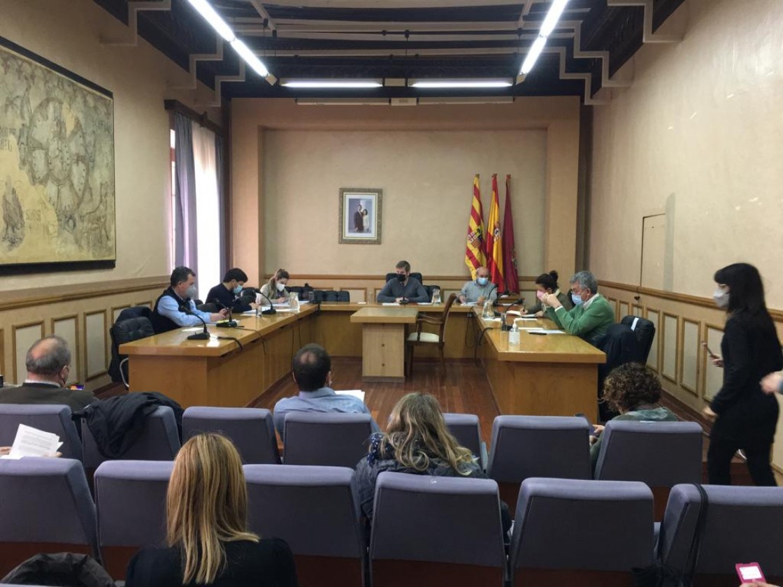 El Ayuntamiento de Alcañiz financiará con 150.000 euros de remanentes las obras del campo de fútbol