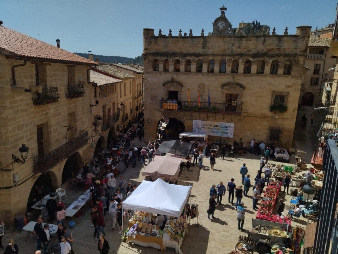 Regresa con éxito de público la popular Feria de antigüedades de La Fresneda