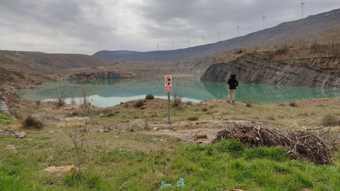 Una empresa proyecta crear en un lago minero de Palomar de Arroyos una central reversible