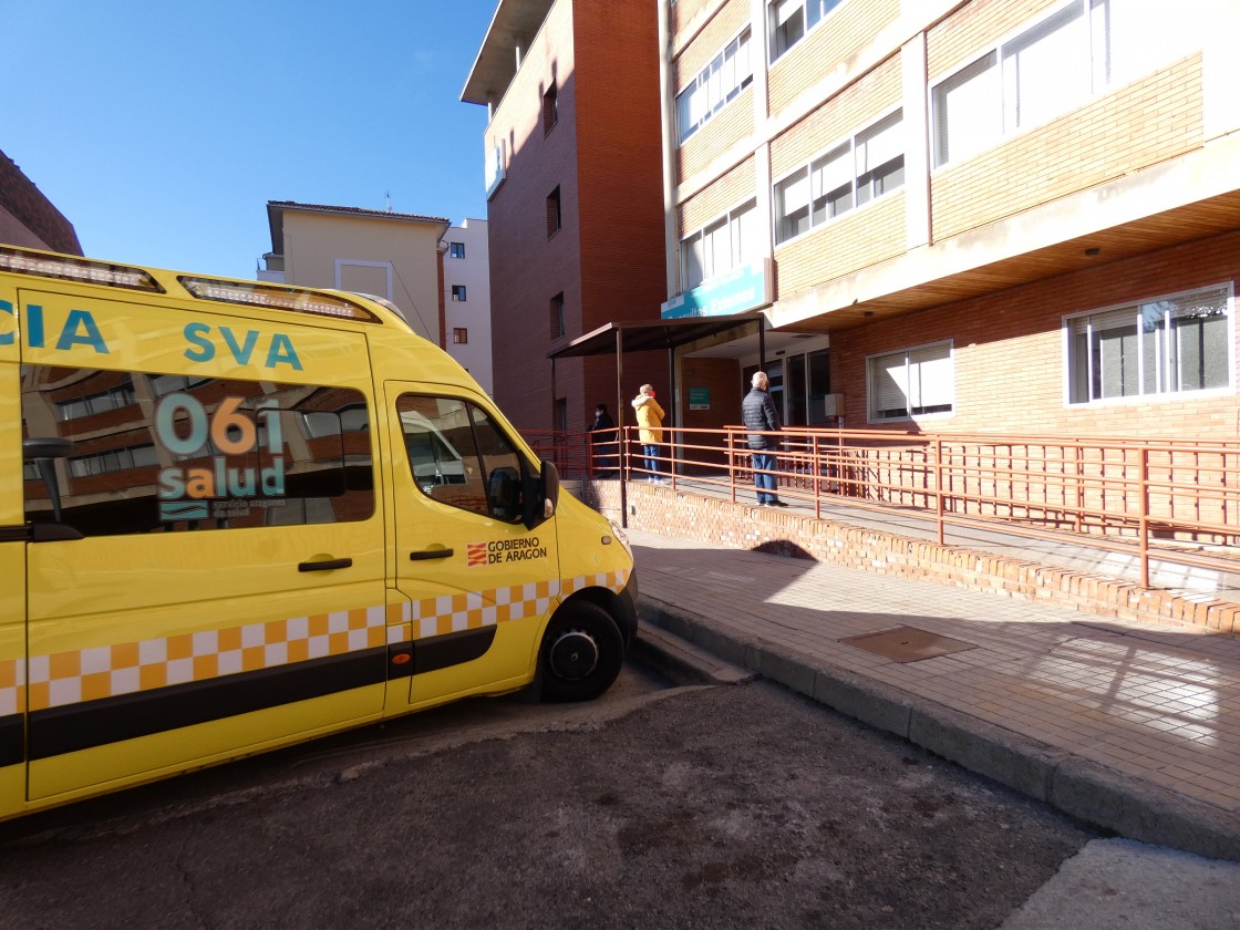 Diez de las 18 ambulancias SVB que prestarán servicio en Teruel cubrirán 24 horas de forma presencial