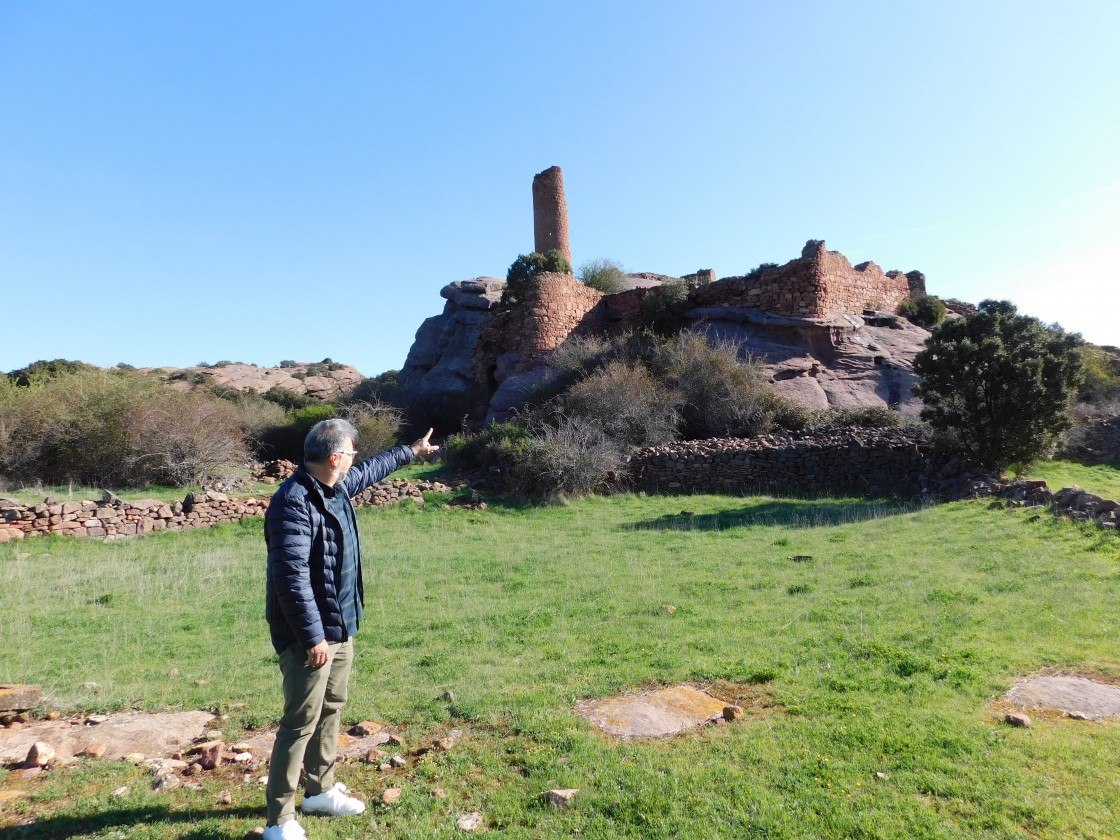 Pozondón se resiste a que los restos del Castillo de Los Ares acaben en un derrumbe e invertirá en su conservación