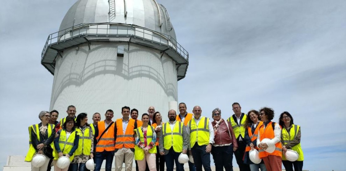 Parlamentarios aragoneses de las comisiones de Ciencia e Industria visitan el Observatorio Astrofísico de Javalambre
