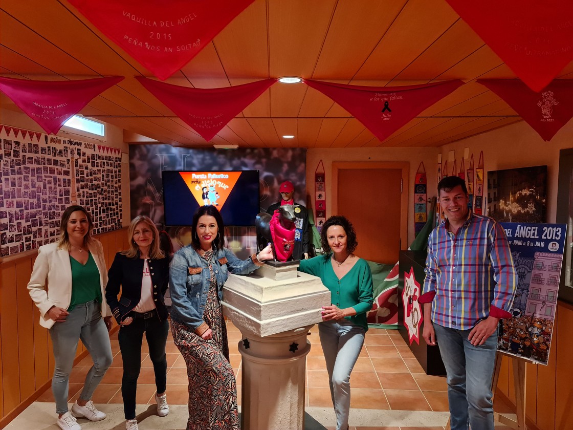 La Peña El Disloque inaugura 'El Rincón de mi Peña' en el Museo de la Vaquilla de Teruel
