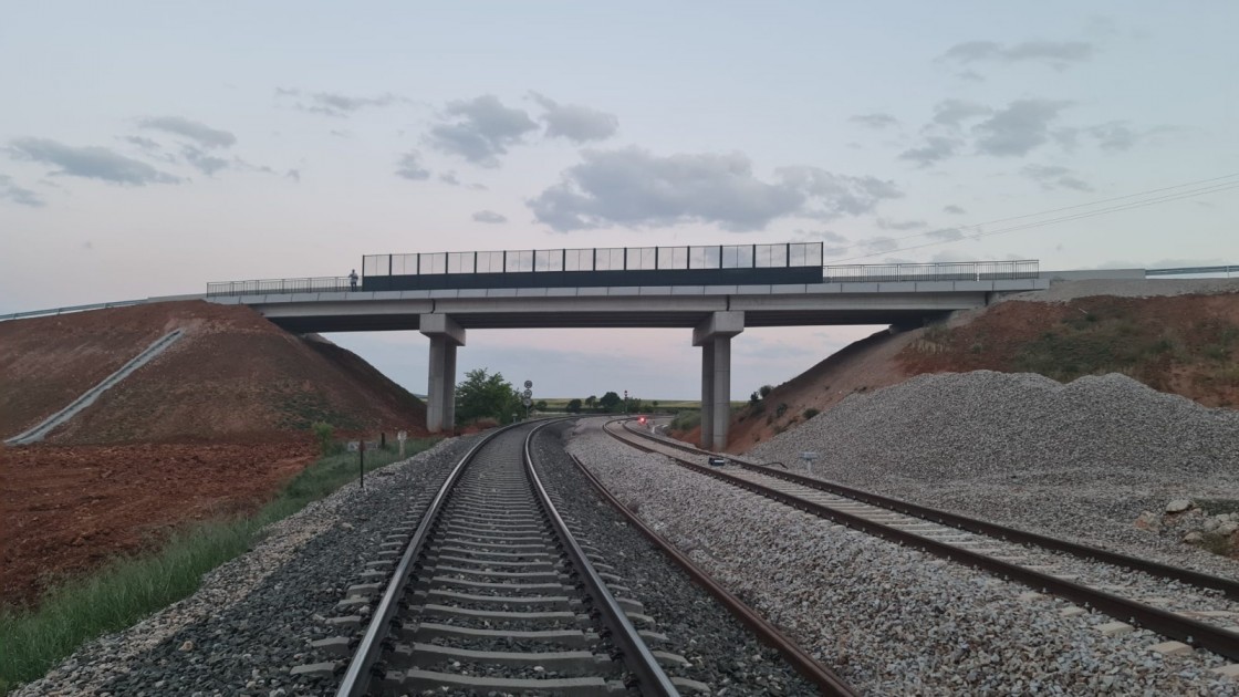 Entra el servicio el nuevo paso superior de la carretera A-2511 sobre la vía del ferrocarril de Ferreruela