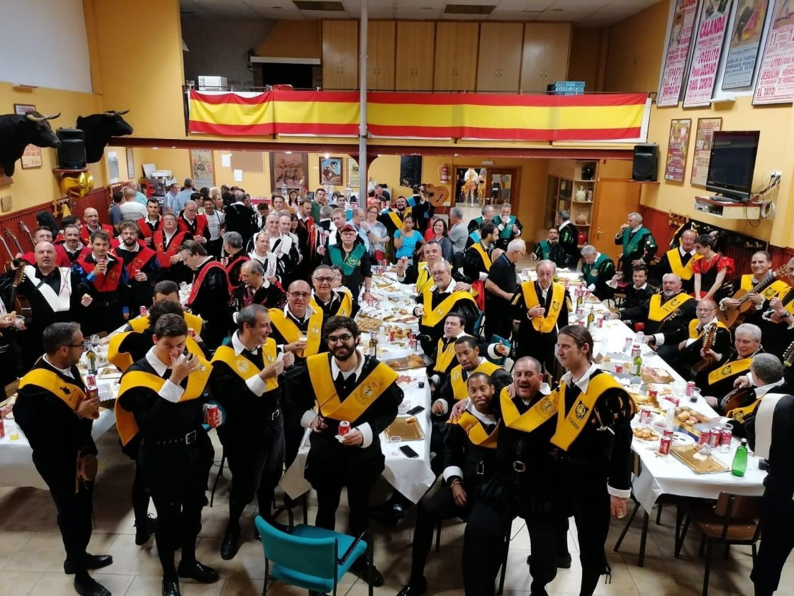 El primer encuentro de tunas lleva a Calanda el folclore popular y el sabor a fiesta