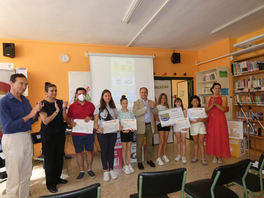 Cinco alumnas de La Fuenfresca logran  el segundo premio  en Consumópolis