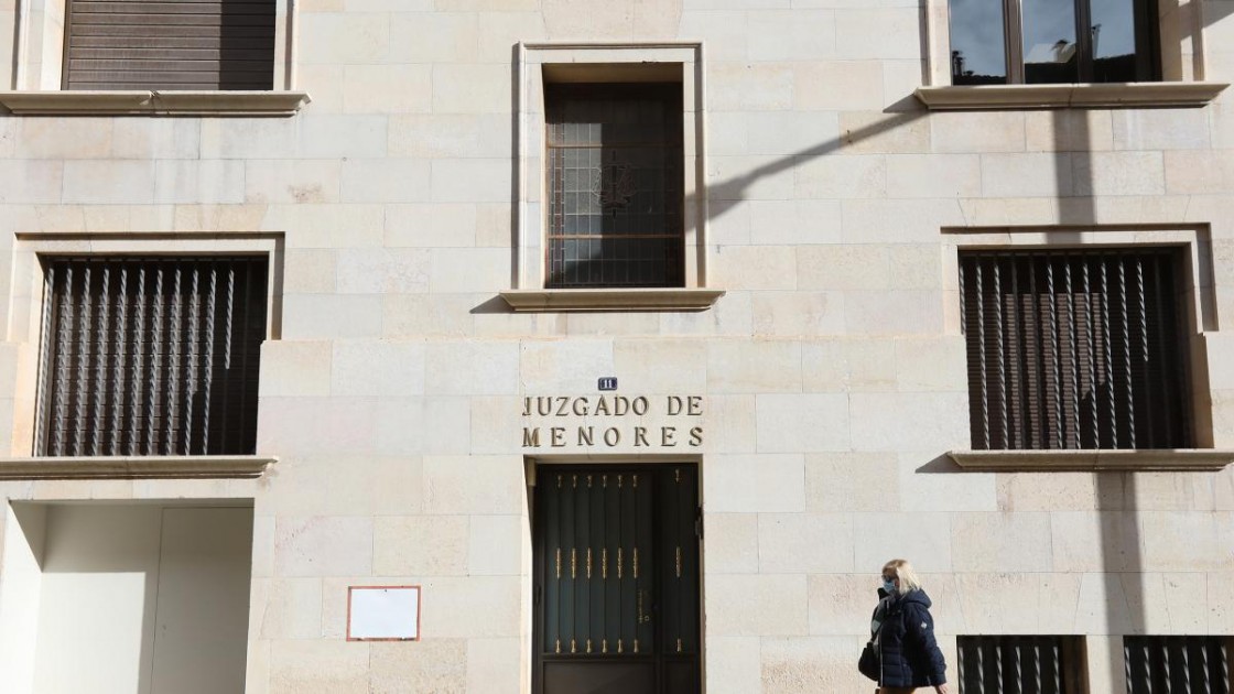 El Juzgado de Menores de Teruel resuelve con justicia restaurativa el caso del chaval que disparó contra viviendas