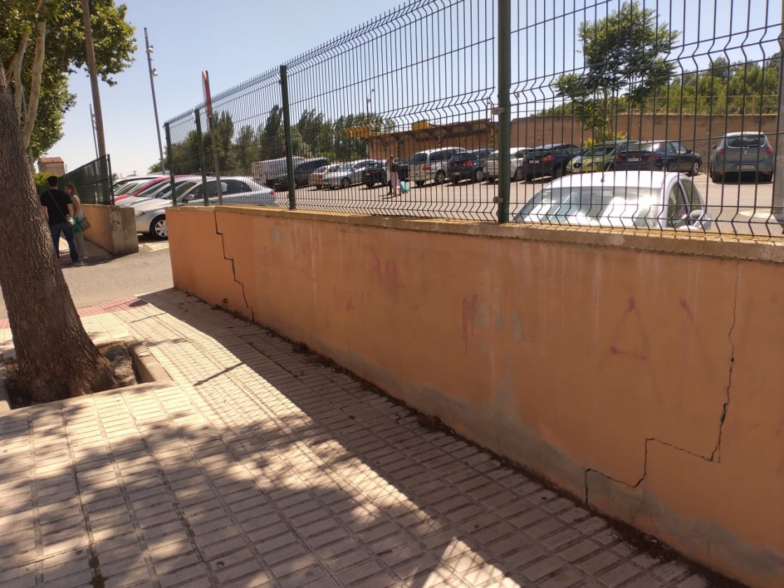 A licitación la reconstrucción del muro del aparcamiento de Adif en Teruel