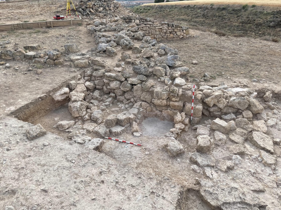 Las excavaciones en Alto Chacón terminan con el descubrimiento de varios hornos adosados a la muralla