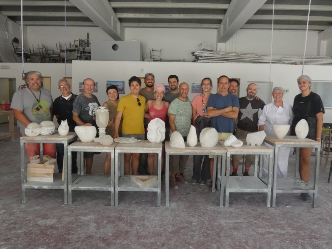 Trece alumnos de la Universidad de Verano se especializan en talla de alabastro en el CIDA