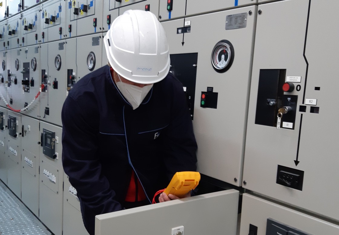 Endesa mejora la red eléctrica en Alcalá de la Selva, Albentosa y Mora de Rubielos