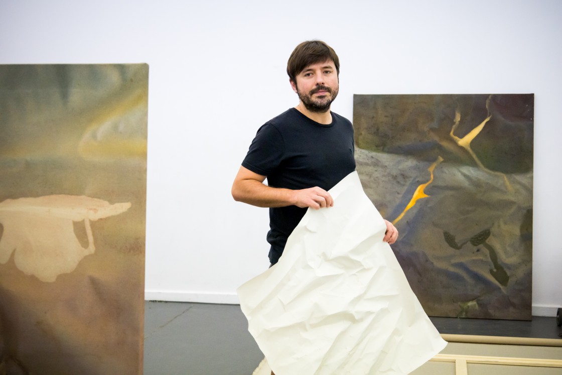 Fernando Romero indaga en la creación material del paisaje a través de la pintura