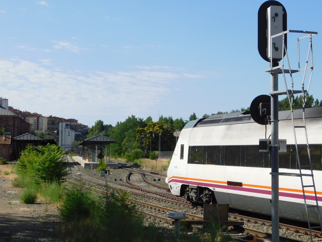 La Plataforma del tren y Teruel Existe lamentan que no se aprecie el potencial del corredor ferroviario para transporte de viajeros