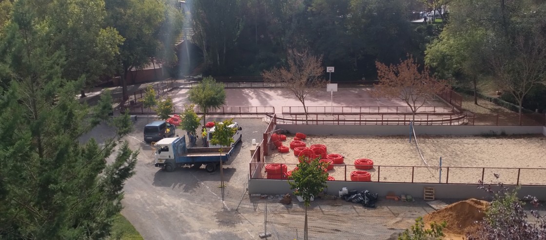 Comienzan los trabajos para seguir mejorando el alumbrado del parque de Los Fueros de Teruel